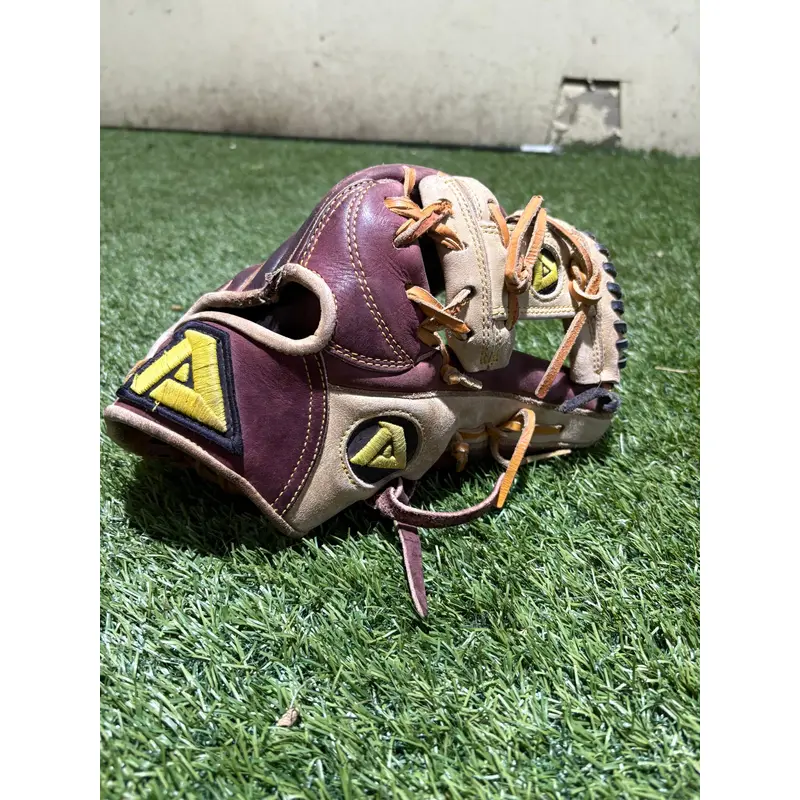 2025 Akadema RH Infield Baseball Glove 11.5" (Used)