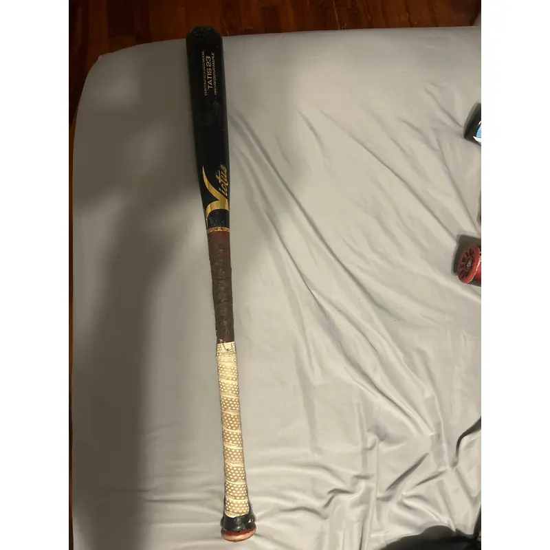 Victus Tatis Maple Bat (-3) 29 oz 32" (Used)