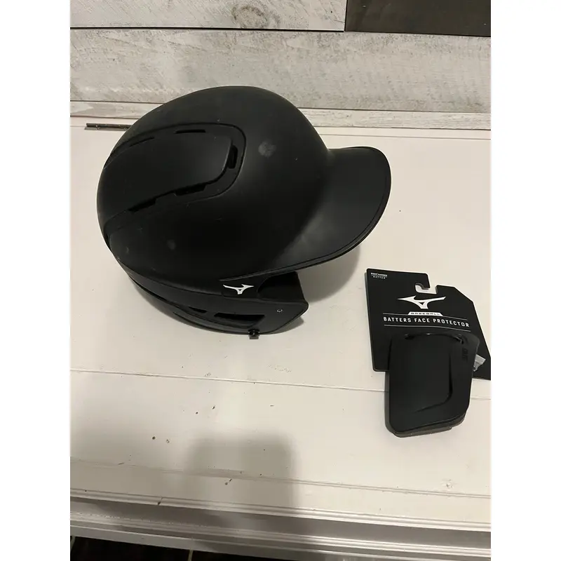 Mizuno Batting Helmet And Face Protector (6 3/4 - 7 3/8)