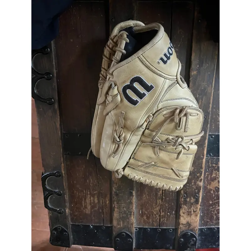 Wilson A2000 RH Pitcher's Baseball Glove 12" (Used)