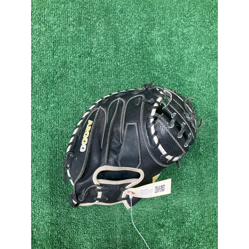 Black Wilson A2000 SCM1D RH Catcher's Baseball Glove 33.5" (Used)