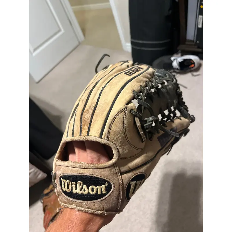 Wilson A2000 RH Outfield Baseball Glove 12.5" (Used)