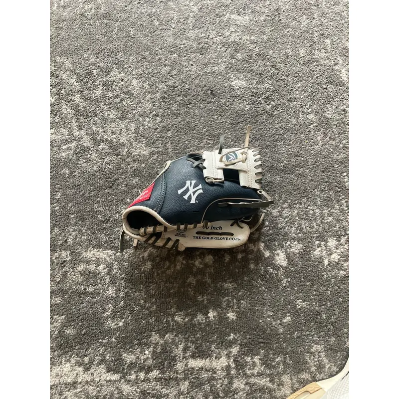 Rawlings RH Baseball Glove 10" (Used)