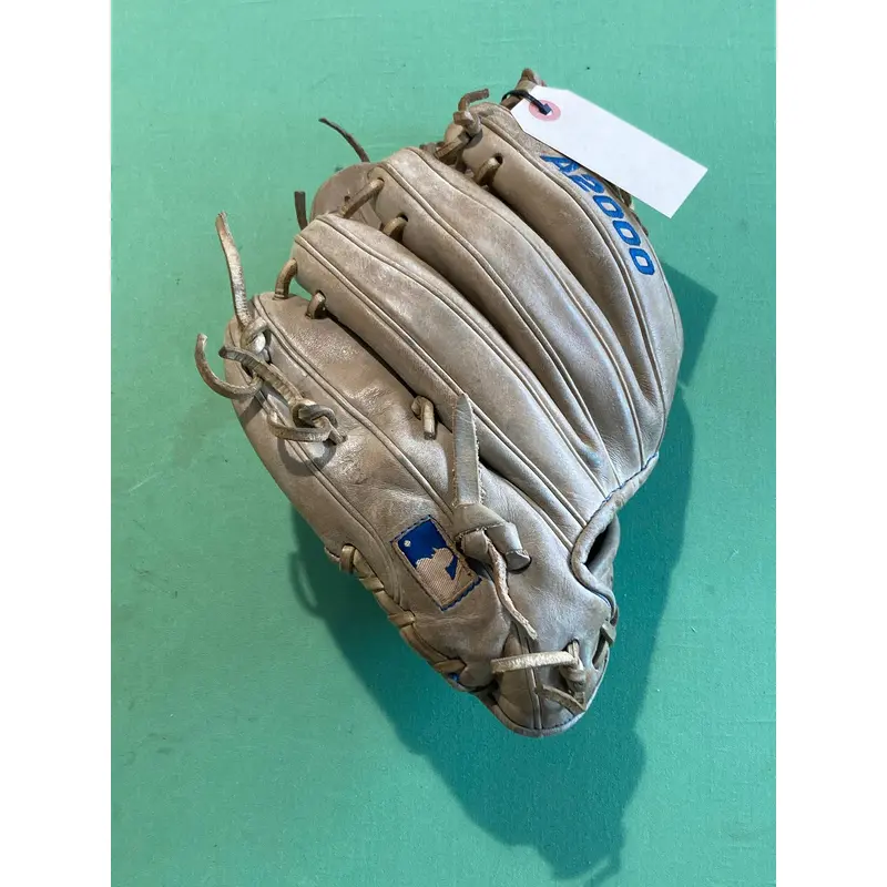 Used Wilson A2000 1788A Right Hand Throw Baseball Glove 11.25"