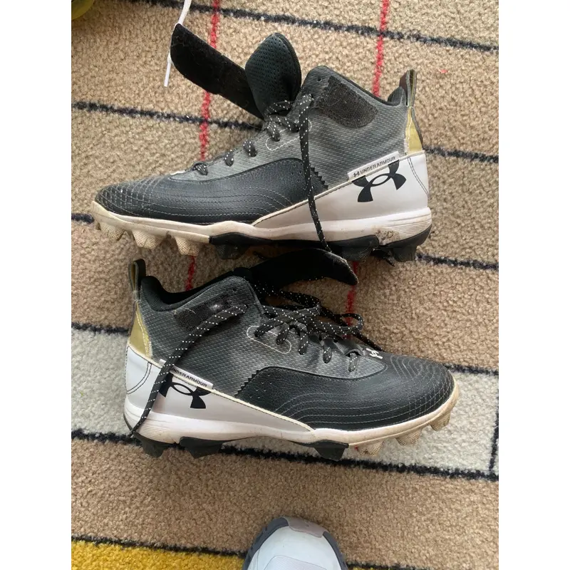 Black Men's Size M 7.0 (W 8.0) Adult Under Armour High Top (Used)