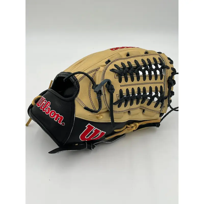 Wilson a2000 D33 11.75 pitchers baseball glove
