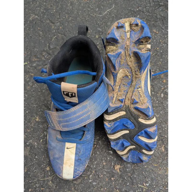 Blue Kid's 7Y (Big Kids / Youth) Youth Nike High Top Molded Cleats (Used)