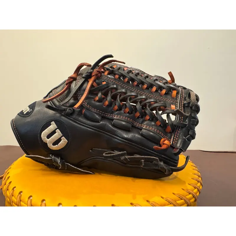 Wilson A2K 11.75 D33 Pitcher/Infielder Glove RHT