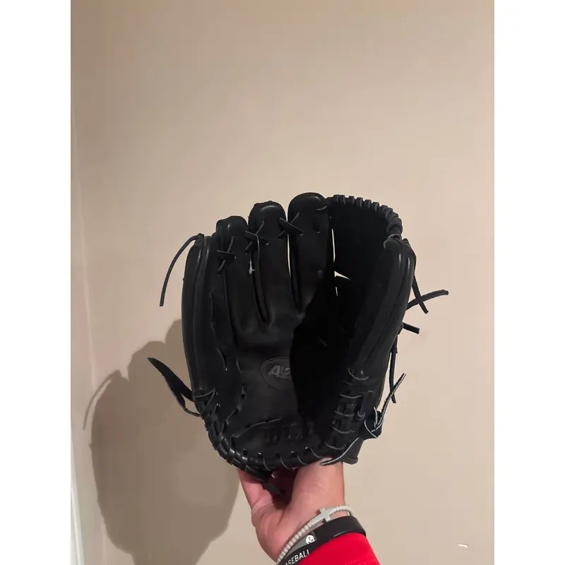 Wilson LH Pitcher's A2000 Baseball Glove 11.75" (New)