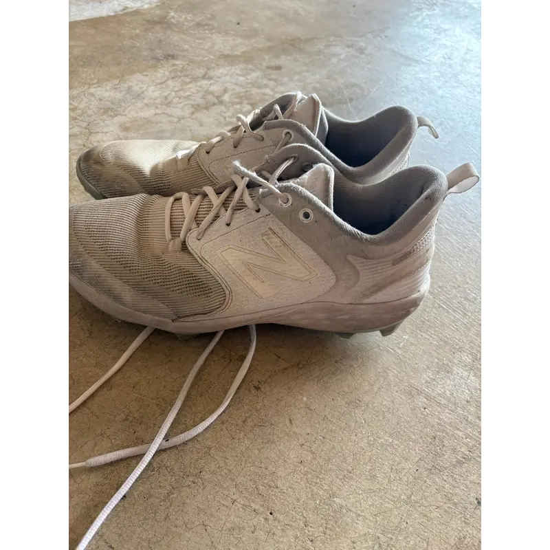 White Men's Size M 11.5 (W 12.5) New Balance Low Top Molded Cleats (Used)