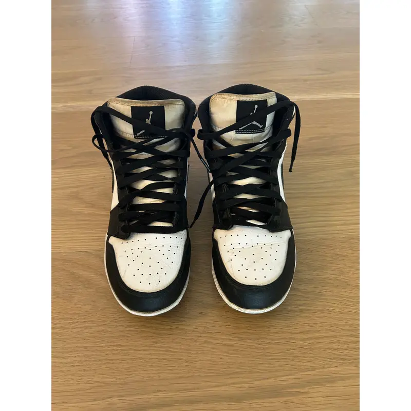 White Men's Size M 8.0 (W 9.0) Adult Jordan High Top Molded Cleats (Used)