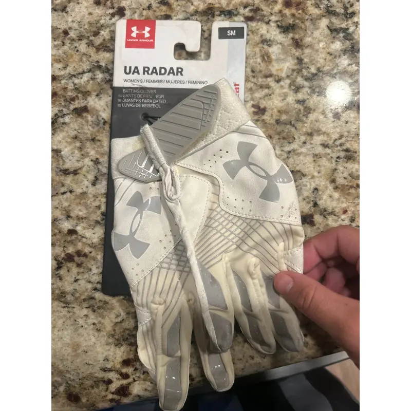 SALE : new batting gloves size small under armor UA RADAR