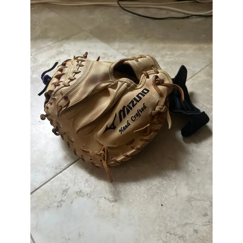 Mizuno Pro 33.5" Catcher's Mitt: GMP2-335C