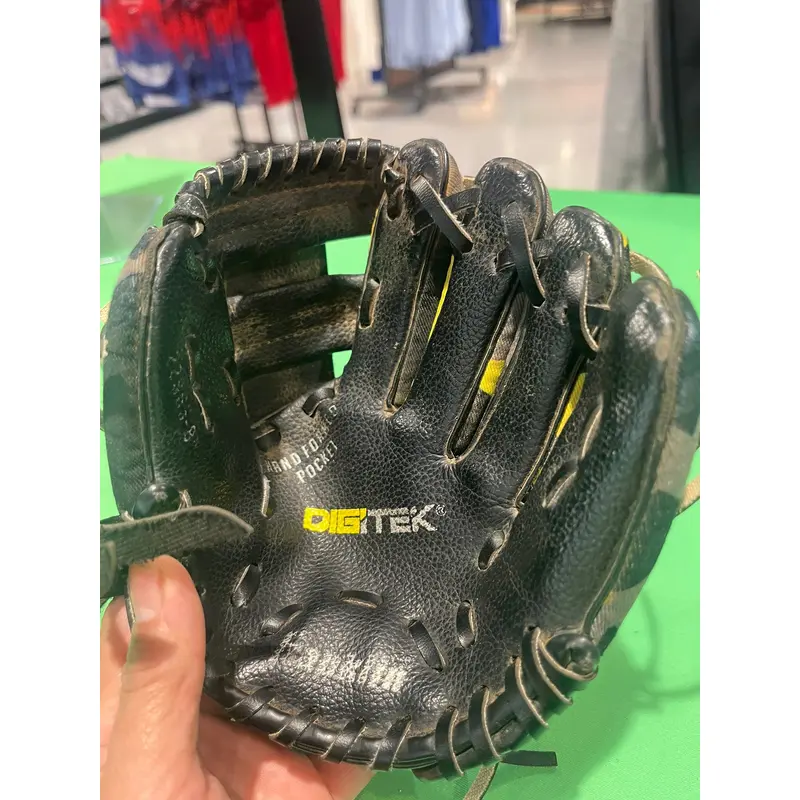 Black Used Franklin Digitek Right Hand Throw Baseball Glove 8"