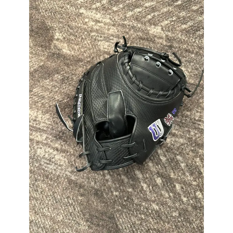 2025 Wilson RH Catcher's A2000 Baseball Glove 34" (Used)