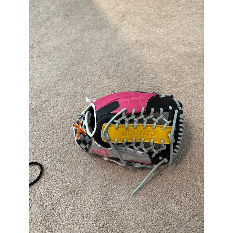 Absolutely Ridiculous Rockstar Glove 12.75 / Mod Trap / RHT (Right Hand Thrower)