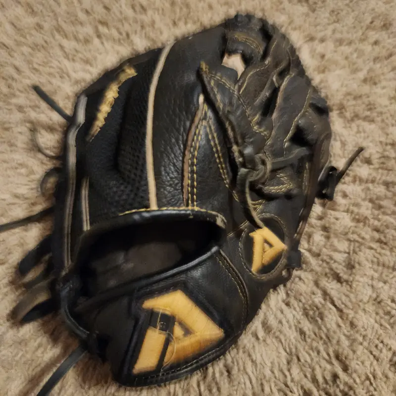 Akadema Right Hand Throw ABH99 Baseball Glove 11.5" Nice Game Ready Glove
