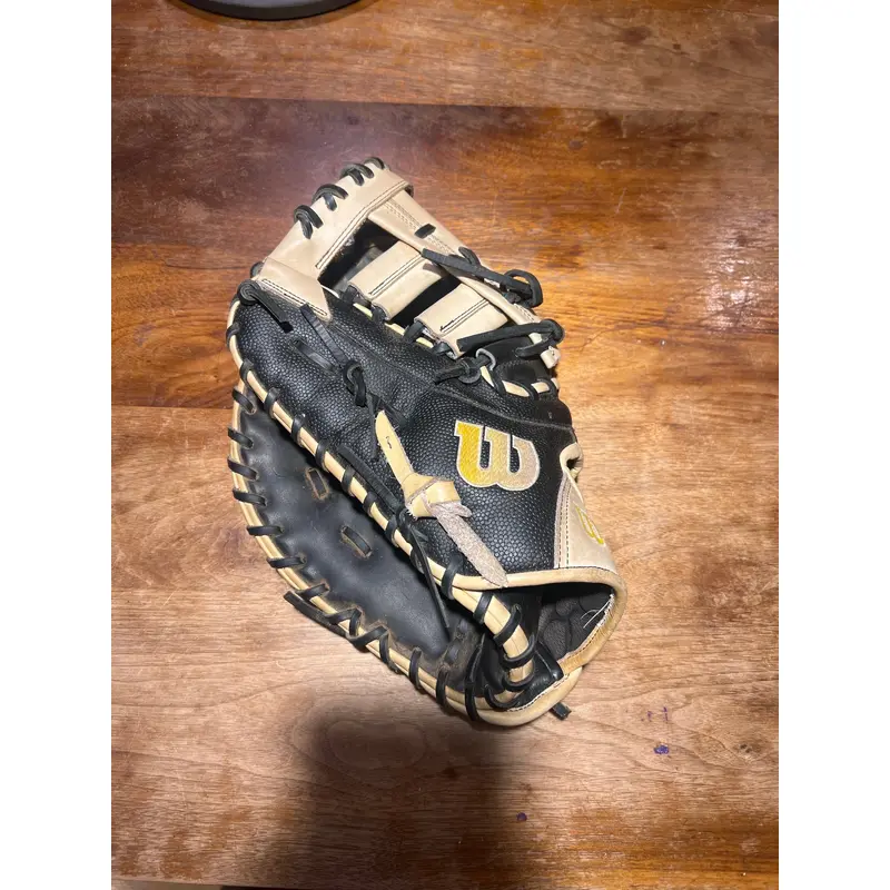 2023 Wilson LH First Base A2000 Baseball Glove 12.5" (Used)