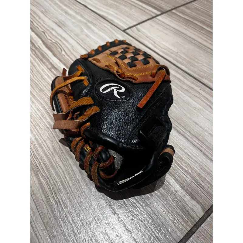 Left Hand Throw 9" (Used) Baseball Glove