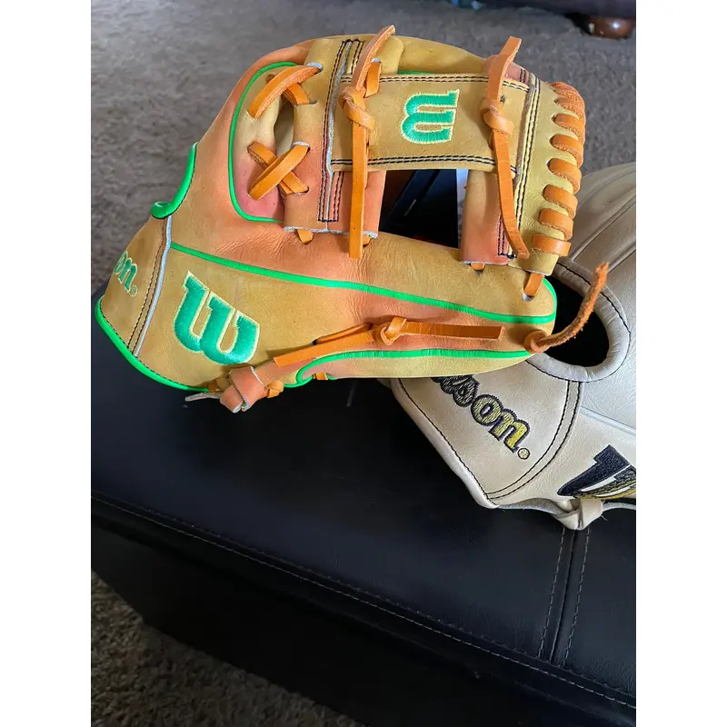 Wilson Right Hand Throw A2000 Baseball Glove 11.5" (New)
