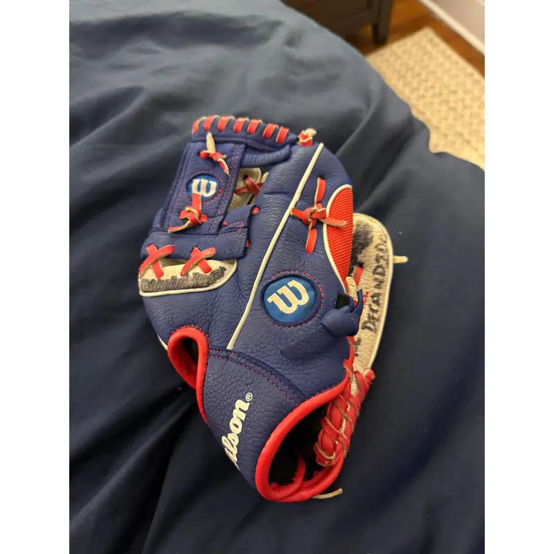 Wilson Right Hand Throw A200 Baseball Glove 10" (Used)