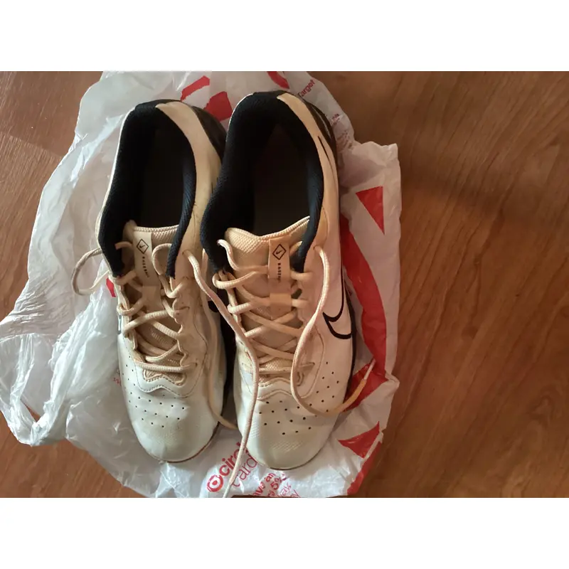 White Men's Size M 10.0 (W 11.0) Adult Nike Low Top Molded Cleats (Used)