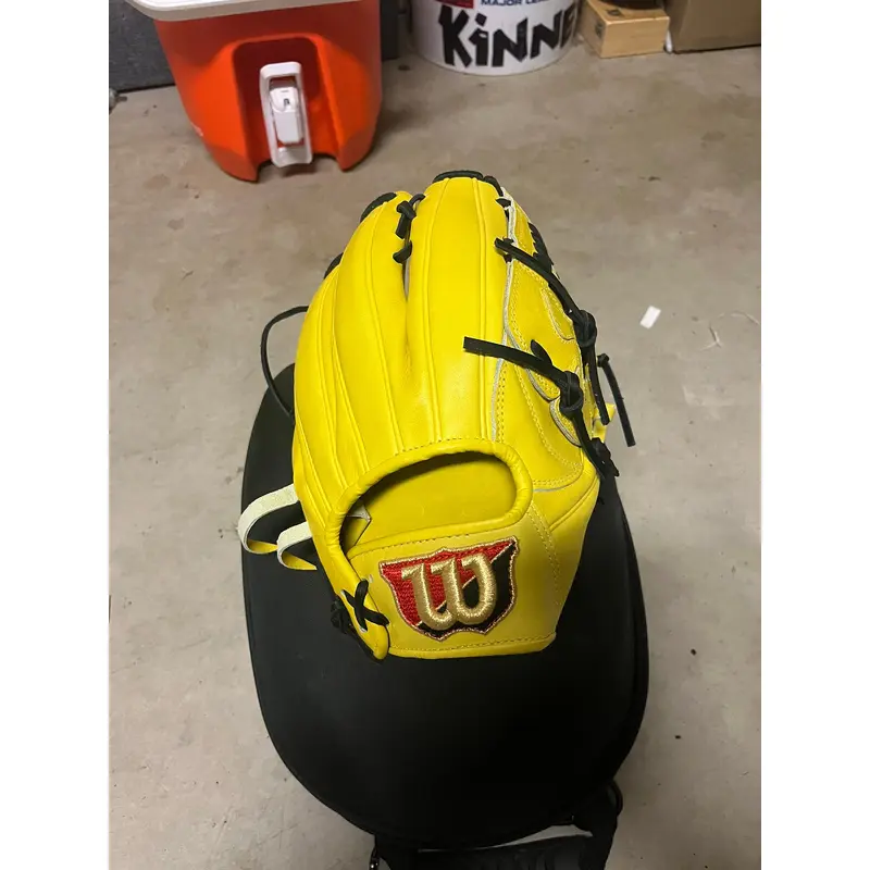 Wilson RH Pitcher's Staff Baseball Glove 12" (New)