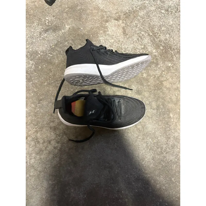 Black Kid's Size M 7.0 (W 8.0) Under Armour Bryce harper Turf Cleats (Used)