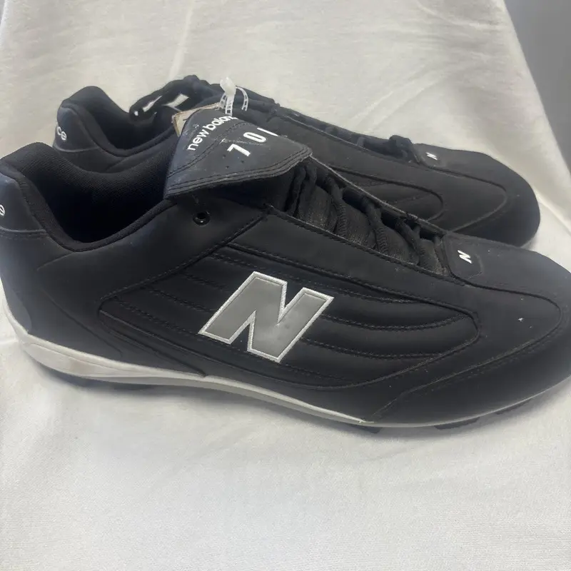 Mens Adult Size 15 Brand New New Balance 700 Baseball Cleats