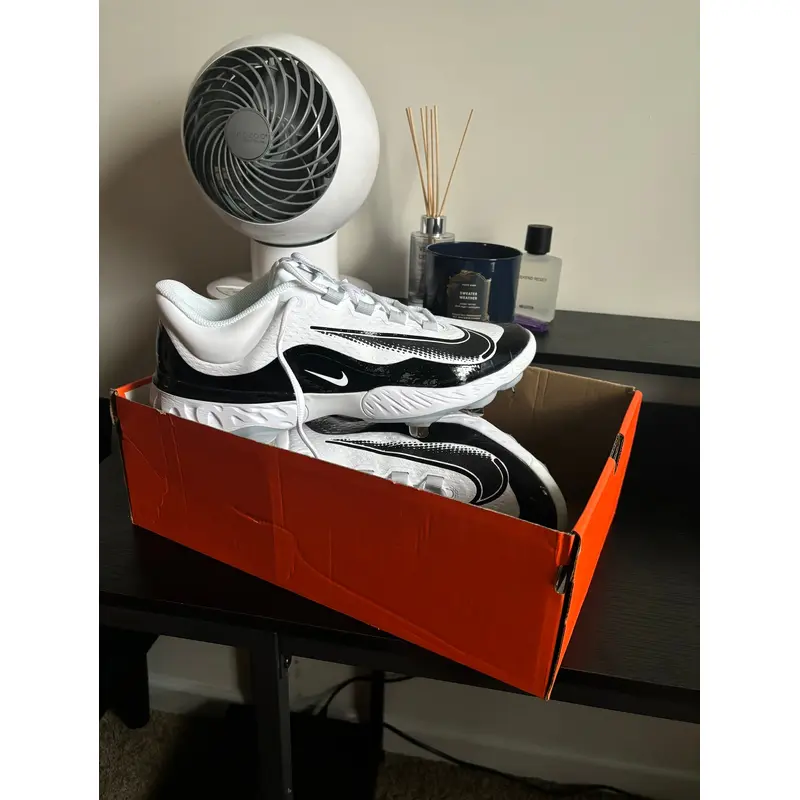 Black Men's Size M 11.5 (W 12.5) Low Top (New) Nike alpha huarache elite 4