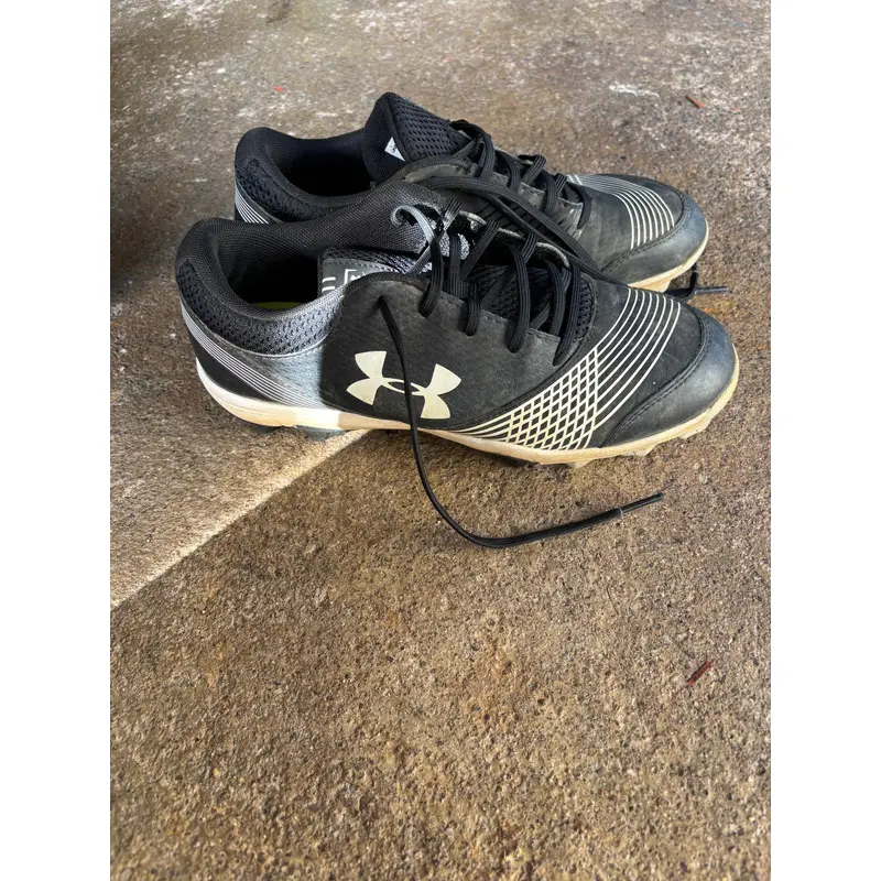 Black Used Size 7.0 (Women's 8.0) Under Armour