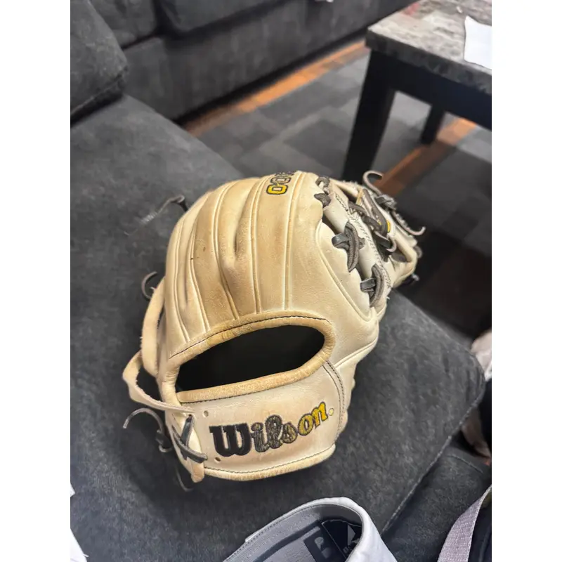 Wilson Right Hand Throw Infield A2000 1786 11.5" (Used)
