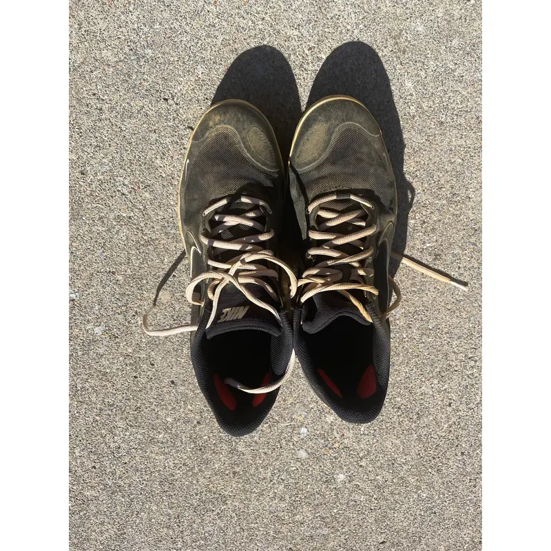 Black Size M 9.5 (W 10.5) Nike Low Top Metal (Used)