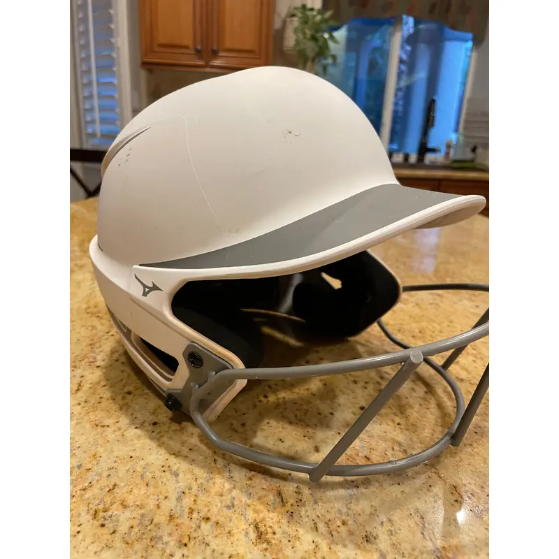 Mizuno F6 fastpitch Batting Helmet (Used)