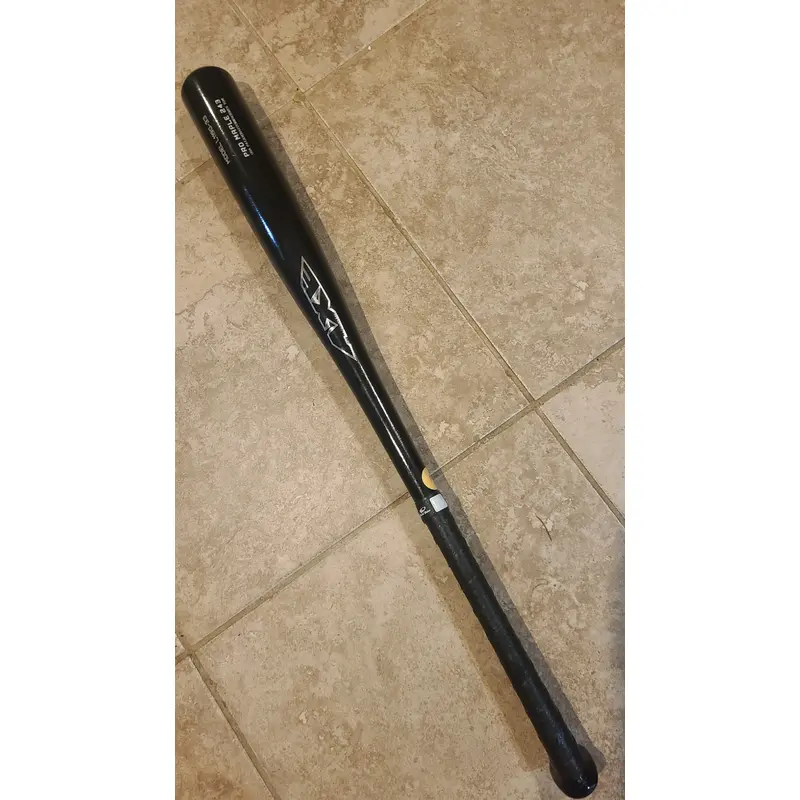 2022 AXE Axe Pro 243 Maple Bat (-3) Maple 30 oz 33" (Used)