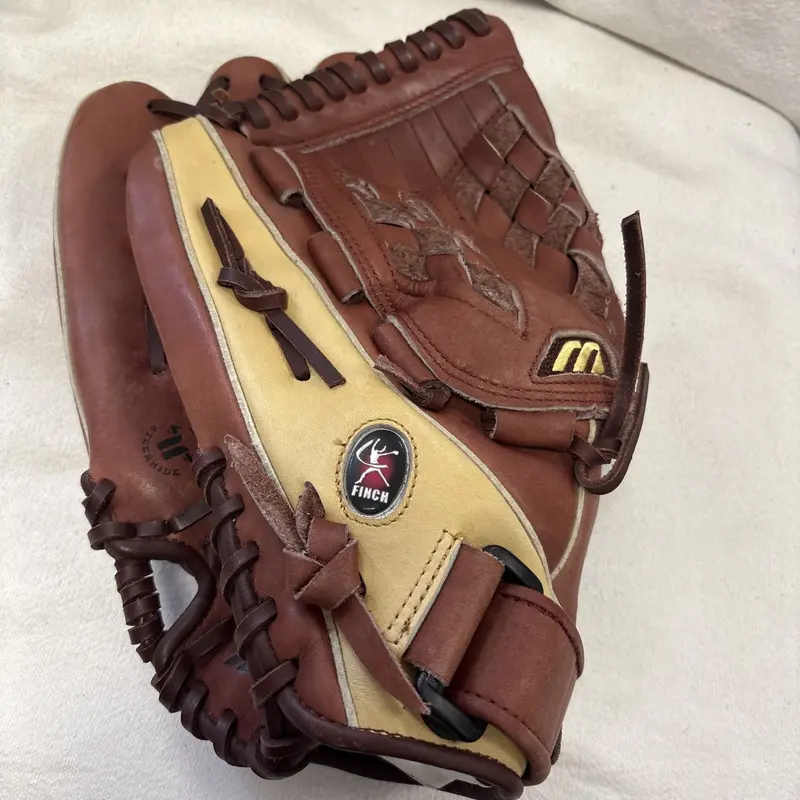 LHT Size 12.5 Inch Mizuno VINTAGE PRO Baseball Glove. Excellent Condition