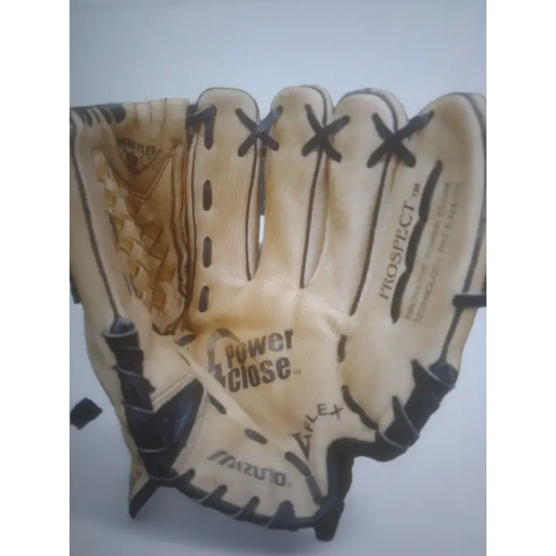 Used Mizuno Left Hand Throw Infield Max Flex Baseball Glove 11"