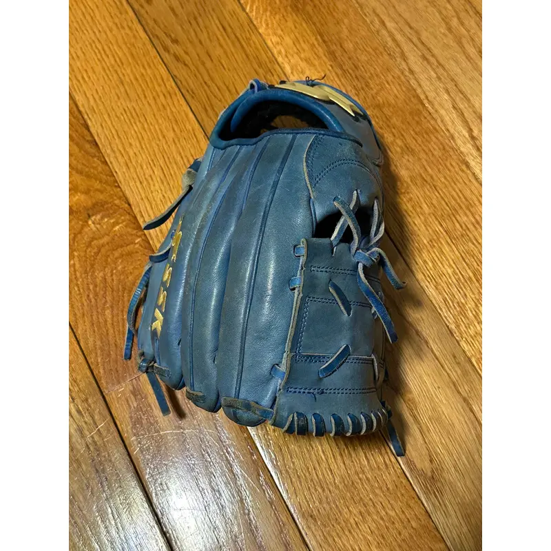 Pitcher's  (Used) z9 Baseball Glove