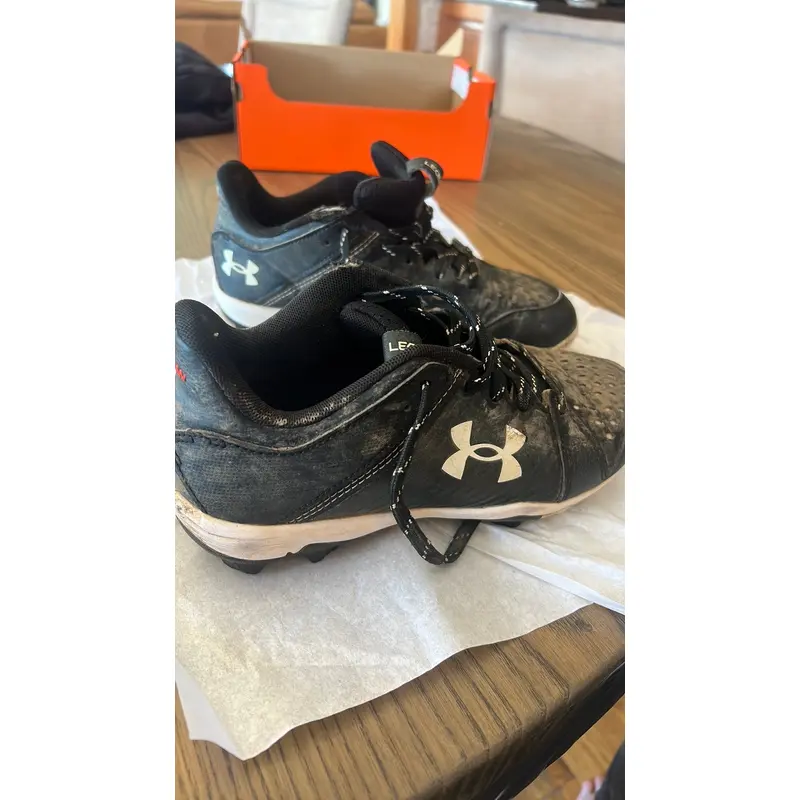kids Low Top Baseball Cleats Size 4