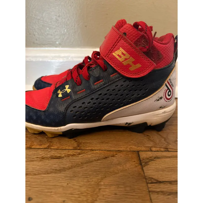 Kid's Under Armour Harper 6 SIZE 2.5