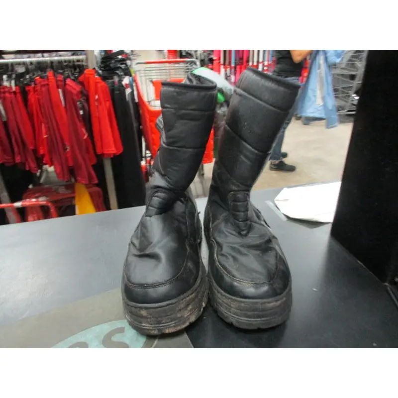 Used WFS Size 9 Snow Boots
