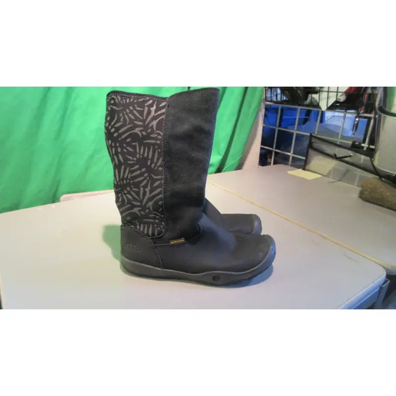 Used Keen Moxie Tall Waterproof Youth Size 1Y Boots