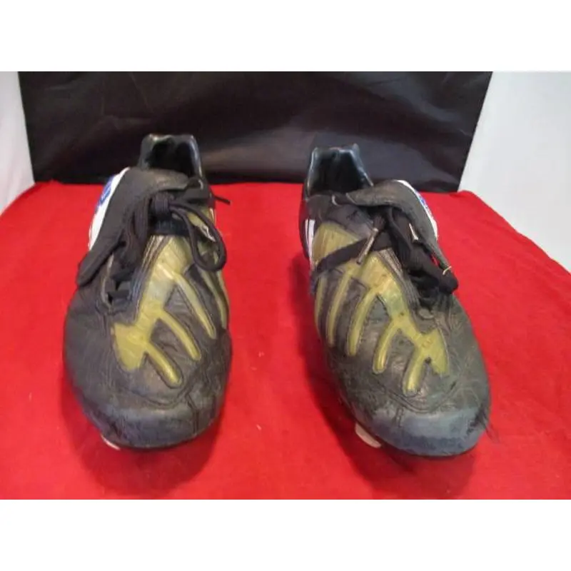 Used Adidas Youth Outdoor Soccer Shoes Size 5