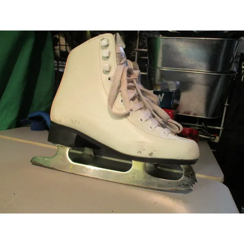 Used Hespeler Youth Figure Skates - Size 1 Youth