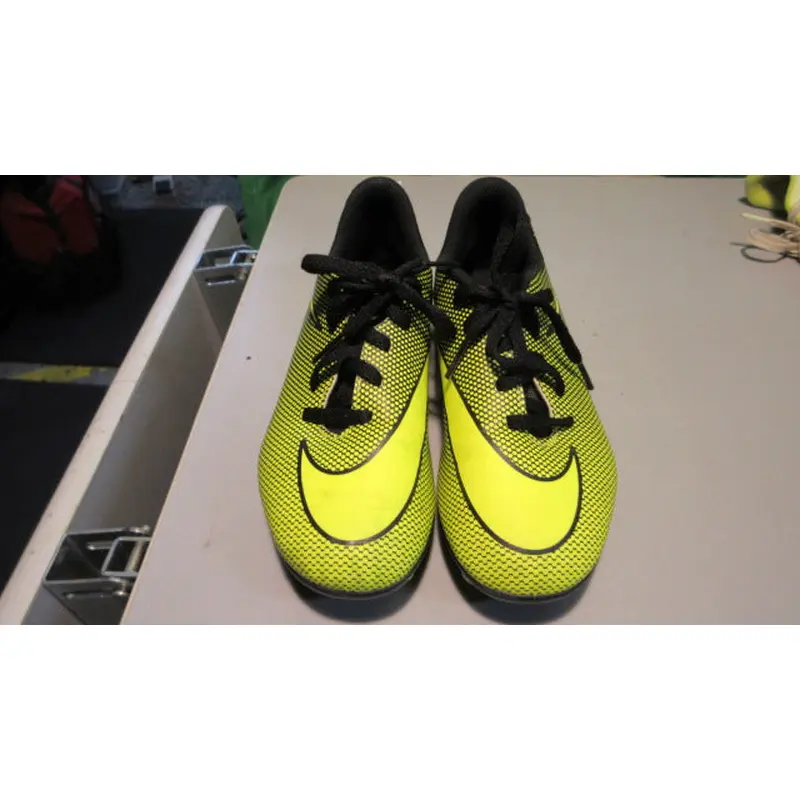 Used Nike Bravata II Firm Youth 3.5 Soccer Cleats