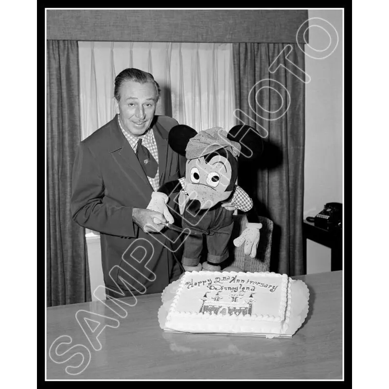 Walt Disney 8X10 Photo - Mickey Mouse - 2739