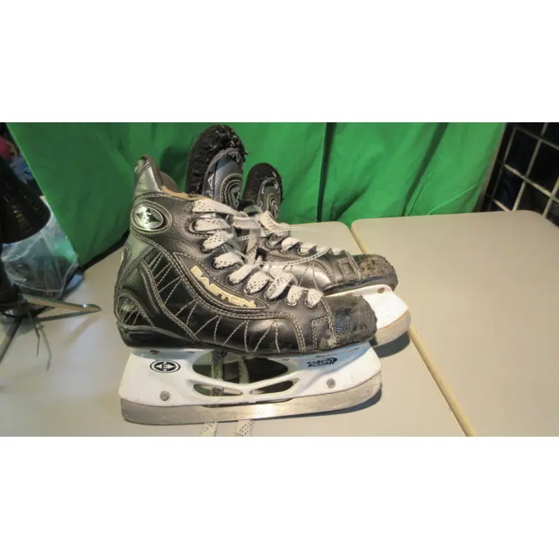 Used Easton Ultra Pro Lite Hockey Skates Size 3.5