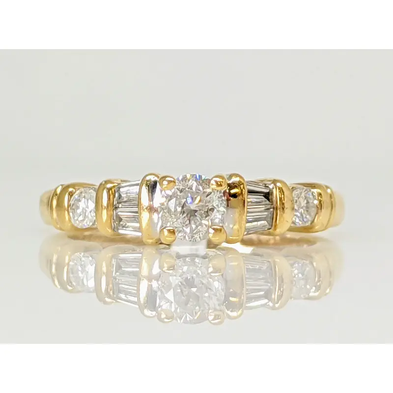 14K .50 CARAT TOTAL WEIGHT I1 G DIAMOND ROUND (3) BAGUETTE (4) ESTATE RING 2.6 GRAMS