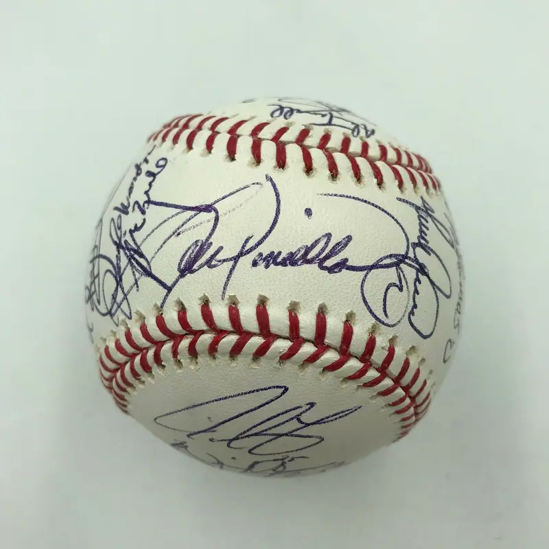 Nice 2007 Chicago Cubs Team Signed Major League Baseball 32 Sigs Beckett COA