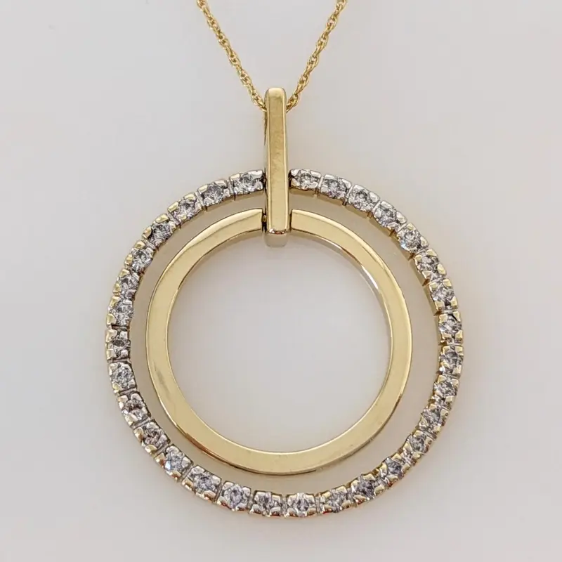 14K .62 CARAT TOTAL WEIGHT I1 I DIAMOND ROUND (31) TWO- CIRCLE PENDANT & CHAIN 8.2 GRAMS